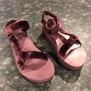 teva flatform velvet